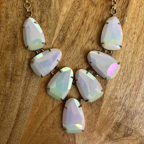 Kendra Scott Harlie Necklace in iridescent white - Picture 2 of 5